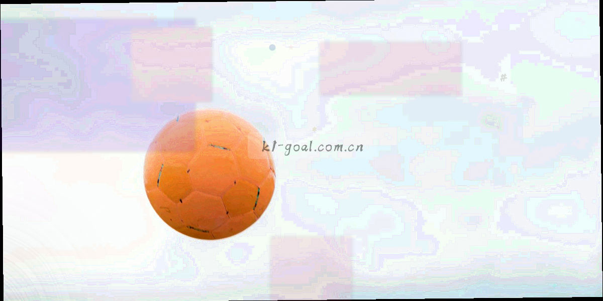 多块球场局部拼接感的抽象构图，草皮纹理与白色界线交错